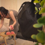 ＜盗撮＞ ニンゲン観察 露骨なノーブラ乳首ポッチアピールで誘惑！デリバリーの配達員のチ〇ポも食べちゃう食いしん坊変態ド痴女 『FANZA』