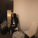 ＜盗撮＞ ホテル部屋REC 出張先のホテルで軽く打ち上げと称し女の部屋にやってきた、意識してなかった地味同僚男の巨大すぎるメガチ〇ポで人生もマ〇コもイキ狂わされる女 『FANZA』