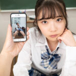 ＜盗撮＞ 【VR】ネットで拾ったエロ動画をオカズに目の前でバレないようにシコる 『FANZA』