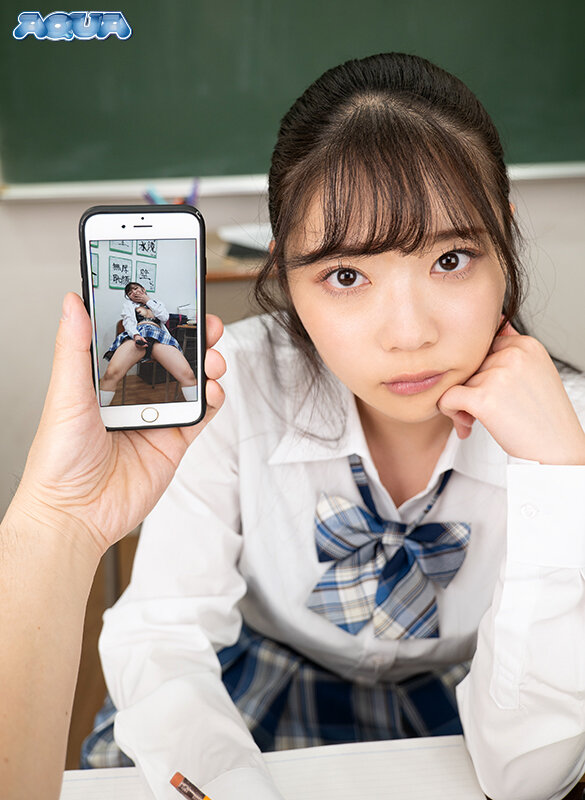 ＜盗撮＞ 【VR】ネットで拾ったエロ動画をオカズに目の前でバレないよう...