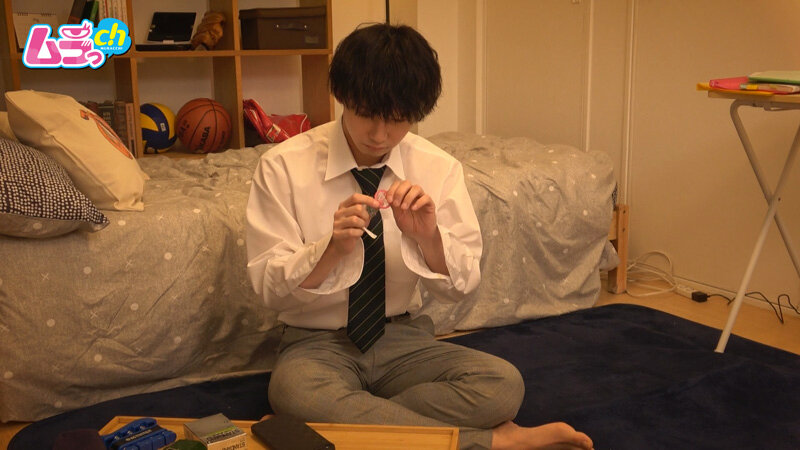 ＜盗撮＞ ニンゲン観察 おせっかいな姉がエッチ未経験の弟に性教育！？ゴ...