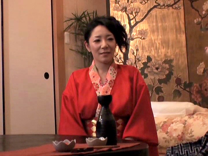 ＜盗撮＞ 「ねぇ、起きてる？」 男を夜●いする女たち… 4時間 『FA...