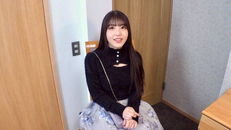 ＜盗撮＞ モデル志望の美乳娘に卑猥コスプレ面接 押し倒されて拒否できず...