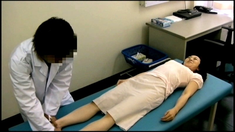 ＜盗撮＞ 熟女バストアップ美容整形検診盗撮 『FANZA』