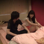 ＜盗撮＞ 食べてと言わんばかりの美巨乳エロボディに貪りつく！ 『FANZA』