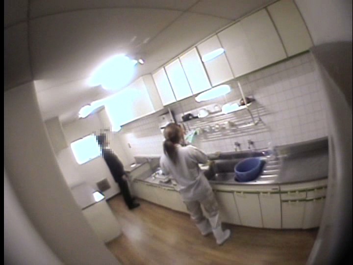 ＜盗撮＞ 意外とヤレる！！掃除婦のオバサン 5 『FANZA』