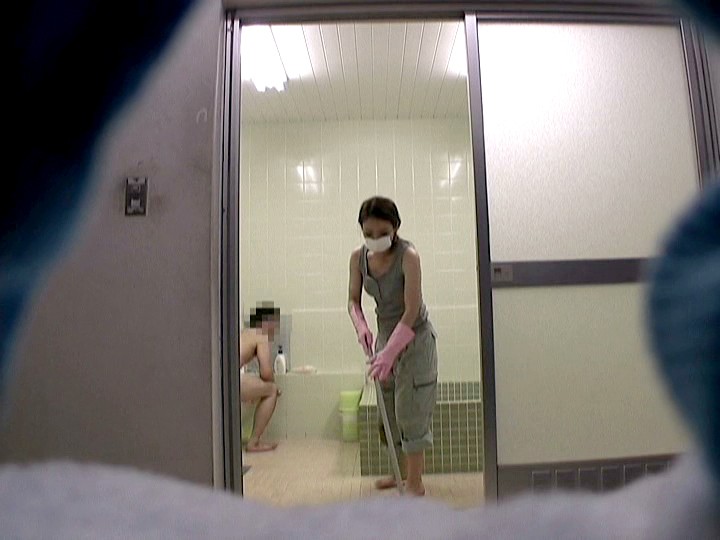 ＜盗撮＞ 意外とヤレる！！掃除婦のオバサン 10 『FANZA』