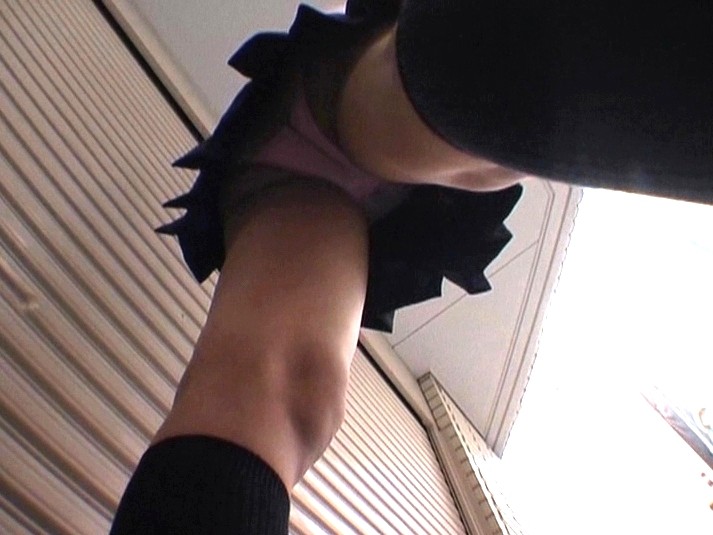 ＜盗撮＞ 女子校生染み付き接写パンチラ 『FANZA』