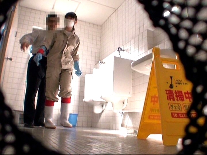 ＜盗撮＞ 意外とヤレる！！掃除婦のオバサン 8 『FANZA』