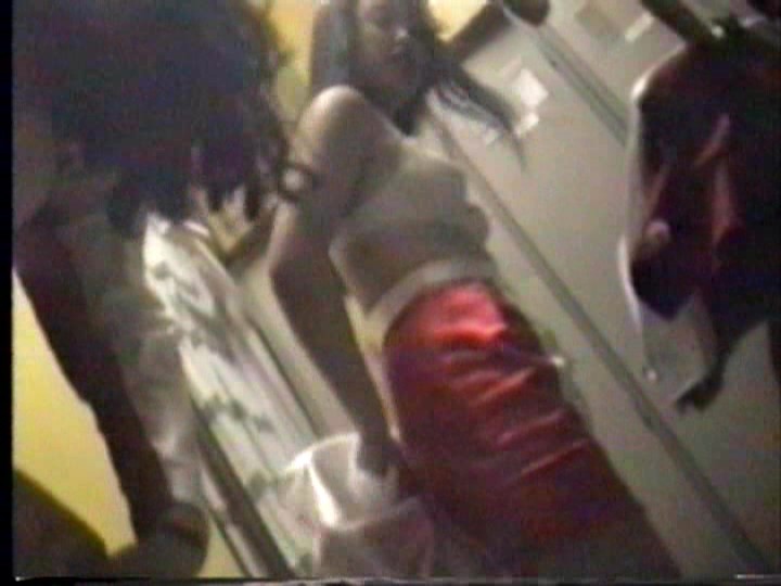 ＜盗撮＞ 本物リアル映像！働く女の生着替え盗撮 『FANZA』