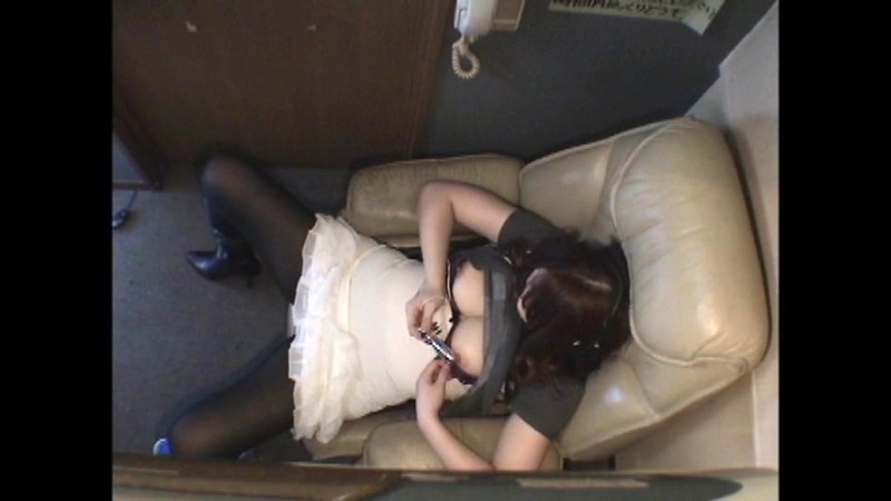 ＜盗撮＞ 盗撮ドキュン！！ ネットカフェで素人さんが声を我慢してこっそ...