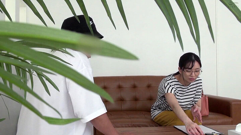 ＜盗撮＞ 汚れた人妻 商店街で口説かれ騙されハメられた人妻 『FANZ...