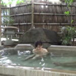 ＜盗撮＞ 人里離れた混浴温泉で謎の美熟女とのワイセツ映像を盗れ！！ 『FANZA』