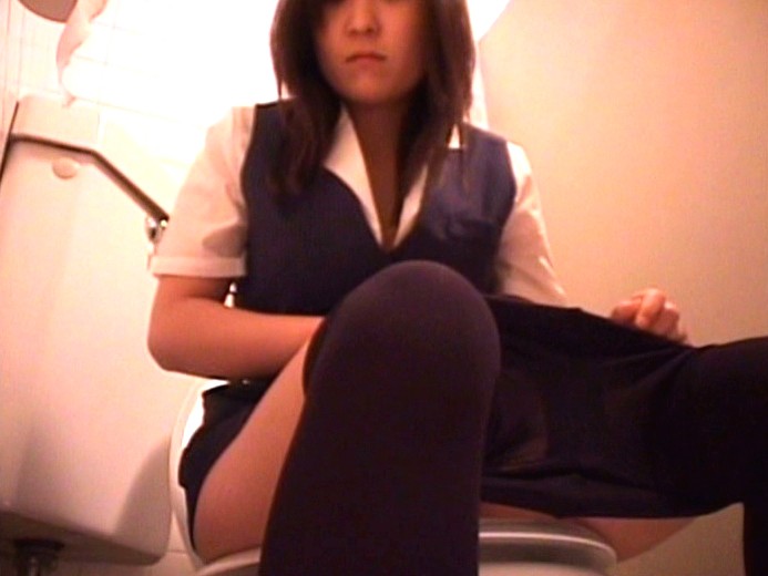 ＜盗撮＞ 某大手生命保険会社の女子トイレにレディコミがおいてあったら…...