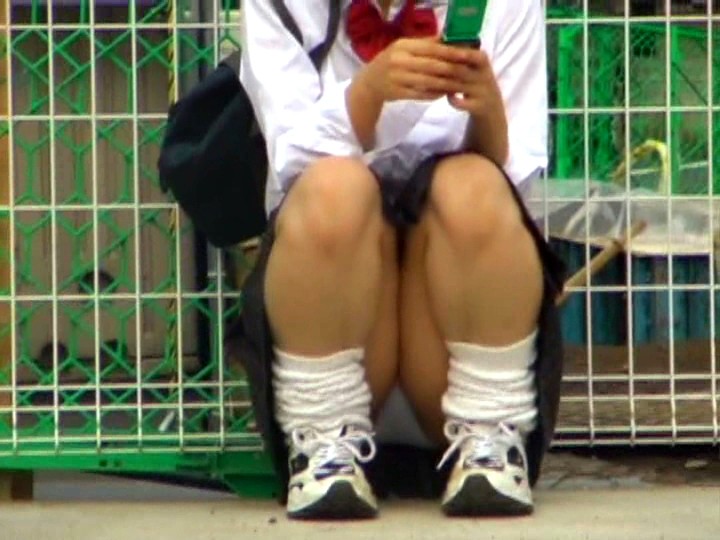 ＜盗撮＞ 突撃！！女子校生パンティ盗撮隊 『FANZA』