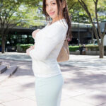 ＜盗撮＞ パン線！透けパン！街撮り即交渉！！ 着衣デカ尻OLタイトスカートナンパ あゆみ 『FANZA』