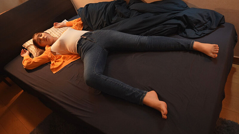 ＜盗撮＞ スレンダー美人のパイパン膣に中出しN.Tさん（27）婚活アプ...