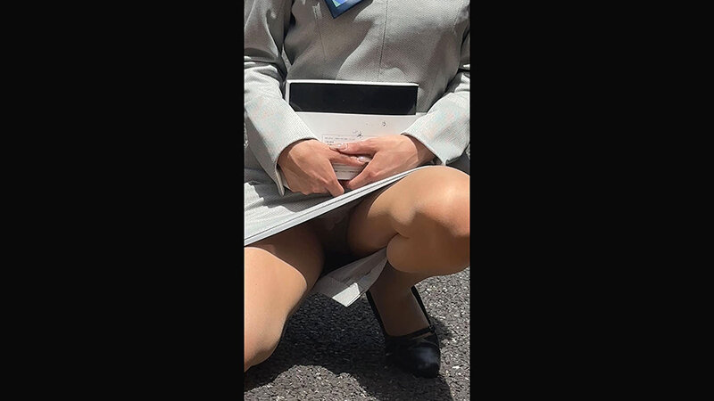 ＜盗撮＞ 高級車販売店 美人ディーラー 生パンスト狩り 試乗車のトラン...