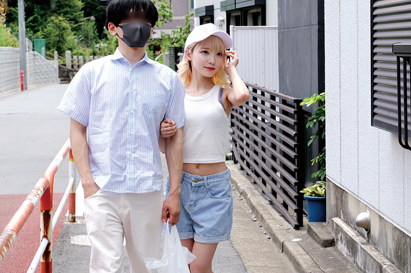 ＜盗撮＞ 熱愛発覚！文○砲 週刊文○1月号 『FANZA』