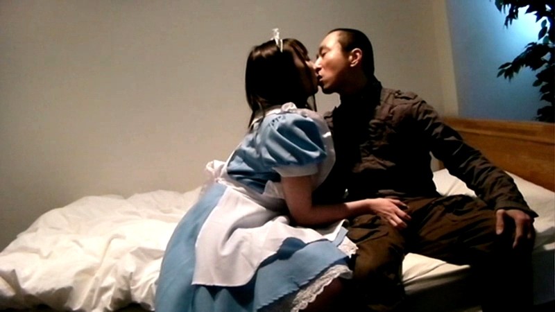 ＜盗撮＞ メイドカフェのメイドが常連客にだけやってるエッチな出張サービ...