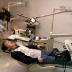 ＜盗撮＞ 変態歯科医投稿動画 治療中に助手をバイブ責め 『FANZA』