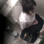 ＜盗撮＞ 全国展開 大手マンガ喫茶エリアマネージャーが企てたトイレオナニー盗撮 1 女子校生編 『FANZA』