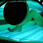 ＜盗撮＞ 日焼けマシーン中にムラムラしちゃってオナニーはじめちゃった女の子たち 『FANZA』