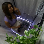 ＜盗撮＞ 小麦色の肌がエロいおねえさんのお着替え 『FANZA』