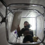 ＜盗撮＞ へそ出しルック！セクシーおねえさんのお着替え 『FANZA』