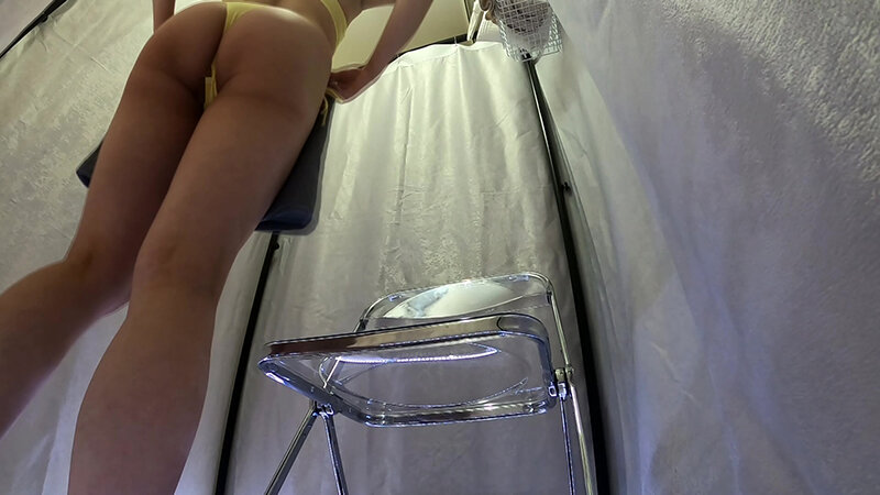 ＜盗撮＞ かわいい系のおねえさんがオナニー 『FANZA』