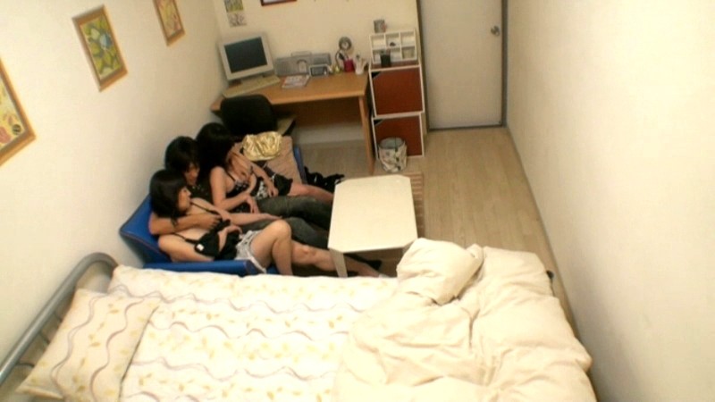＜盗撮＞ 風俗の帝王流儀 熟妻デリヘル嬢を2人同時に呼び出して3Pする...