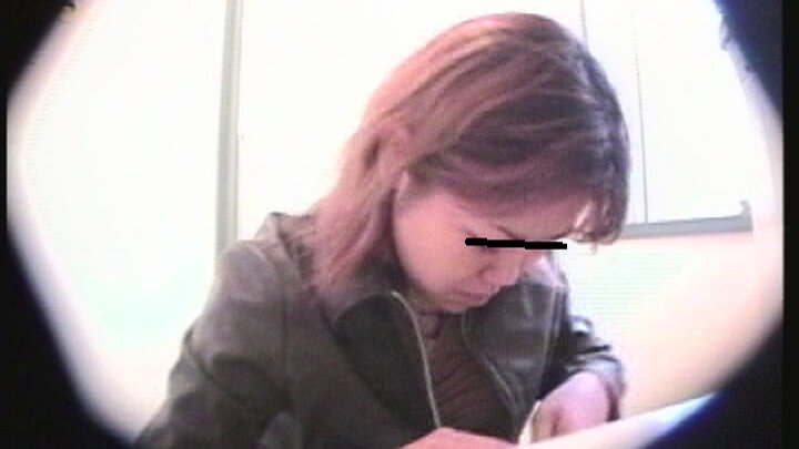 ＜盗撮＞ 都内某所の仮設和式トイレ排泄盗撮スパイカメラ映像4時間2 3...