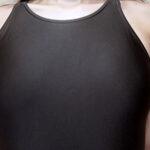 ＜盗撮＞ 水月みお 濡れてテカってピッタリ密着 神競泳水着 可愛い女子の競泳水着姿をじっとりと堪能！着替え撮影から始まり貧乳から巨乳にパイパン、ハミ毛、ジョリワキ等のフェチ接写やローションソーププレイや競泳水着ぶっかけ等を完全着衣で楽しむAV 『FANZA』