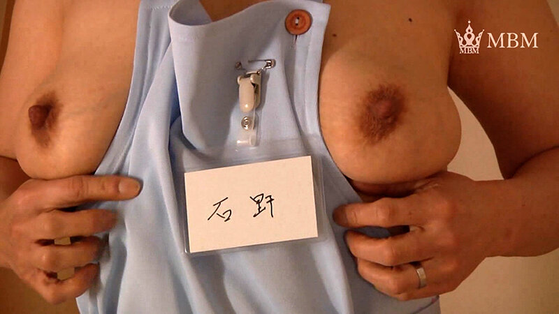 ＜盗撮＞ 裸エプロンで患者にサービスする介護ヘルパー！こんな濃厚サービ...