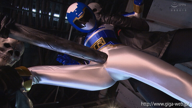 ＜盗撮＞ 美少年ヒーロー下僕化計画 年上女レッドのパンストフェチ誘惑 ...