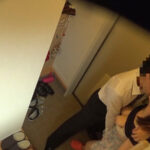 ＜盗撮＞ 【寝取られすぎる妻】間男に跨って楽しそうに不倫セックスするなよ！ 星野ひびき 『FANZA』