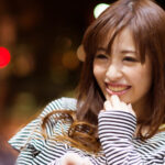 ＜盗撮＞ 街角シロウトお姉さんちゃんねる 1000％ヤレる必勝法！婚期を逃して占い師にすがるアラサー女子たちを狙え お嬢様育ちのロマンチスト晴香さん、イギリス帰りのエレガント美人かんなさん編 『FANZA』