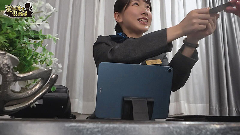 ＜盗撮＞ 一流ホテルウーマン上品おま○こ激ピストン中出しレ×プ乱交映像...