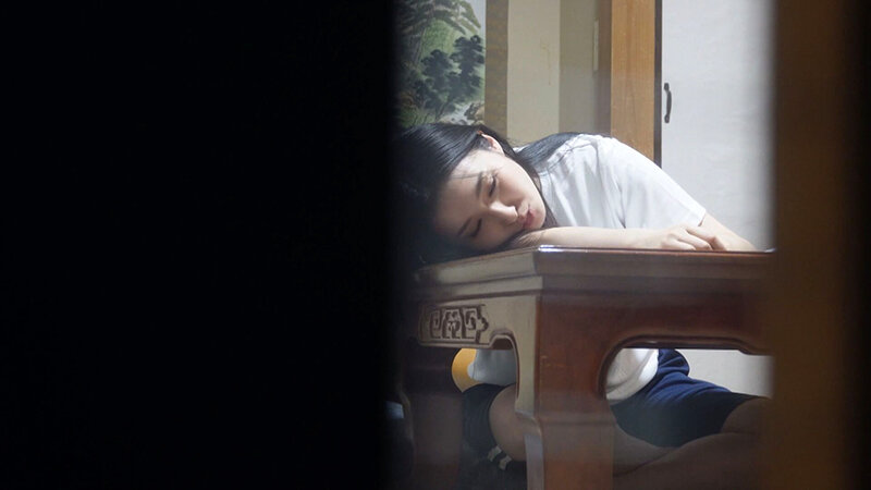 ＜盗撮＞ オナニーは中イキ派？こっそりオナニーで静かにイキまくる美少女...