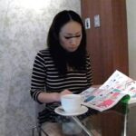 ＜盗撮＞ まったりとカフェでくつろぐ無防備な女性客のパンチラ盗撮 『FANZA』