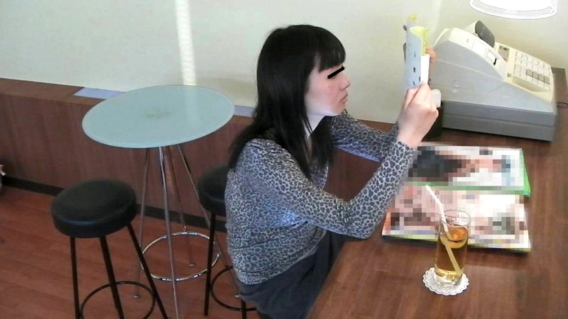 ＜盗撮＞ カフェカウンターパンチラ 接写盗撮の極意大公開 3 『FAN...