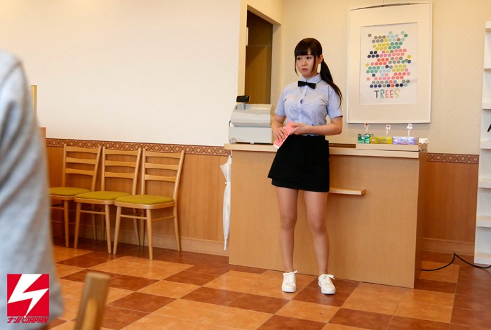 ＜盗撮＞ 【脱いだらスゴイおっぱいだった】練馬区のファミレス勤務 隠れ...