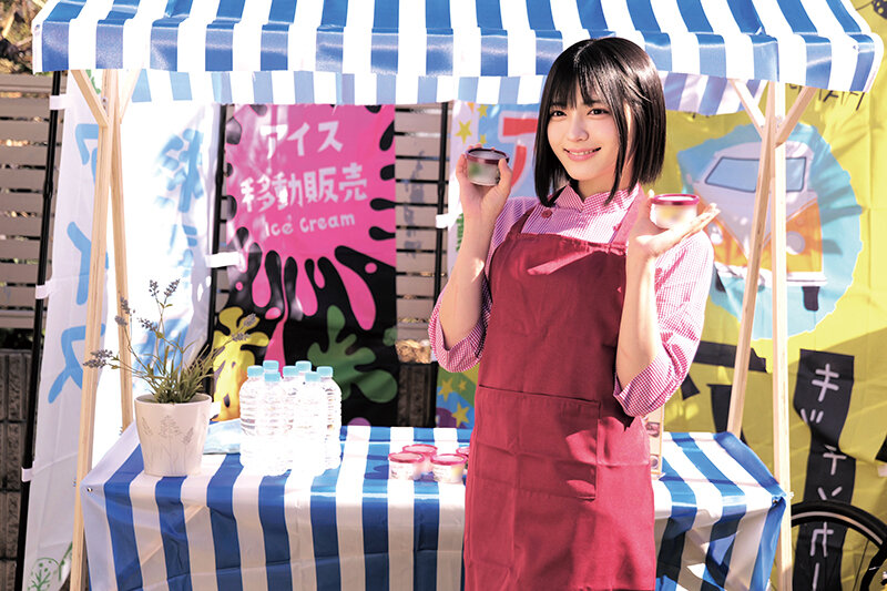 ＜盗撮＞ 可愛すぎる アイス屋さん 移動販売車のお姉さんを孕ませたい。...