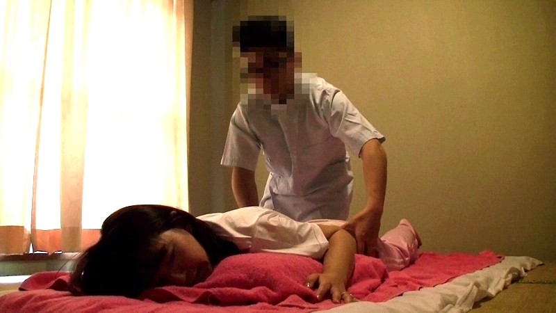 ＜盗撮＞ 無料エロマッサージナンパ 2 人妻施術中盗撮 『FANZA』