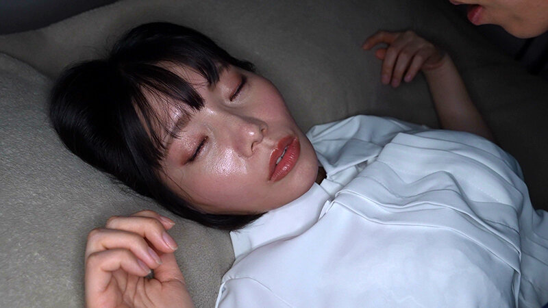 ＜盗撮＞ 【爆乳バイト女子:スナオさん26歳】飲み会後に泥●女子を介抱...