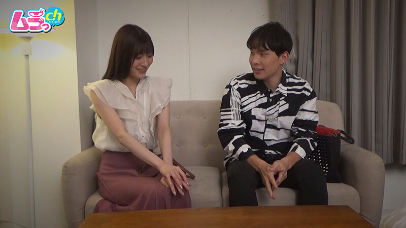 ＜盗撮＞ ホテル部屋REC 旦那の古びたお粗末チ●ポじゃ満足できない！...