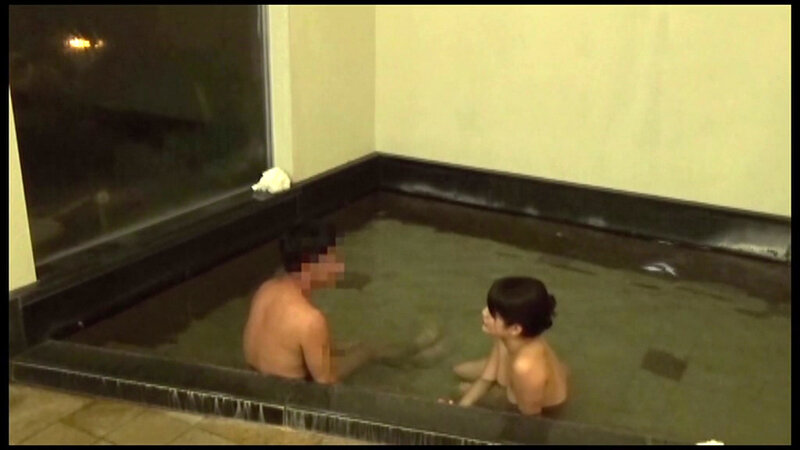 ＜盗撮＞ 混浴温泉でおせっせされちゃう美熟女たち 『FANZA』