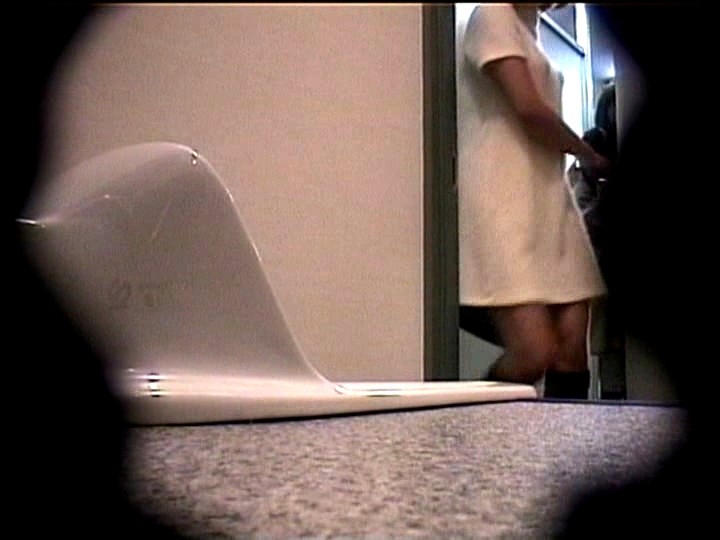 ＜盗撮＞ 熟女恥態トイレ盗撮 4カメ3マルチアングル 3 『FANZA...