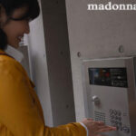 『人妻』 衝撃の略奪『寝取り』痴女ドキュメンタリー！！ これから新婚M男クンの愛の巣に潜入して、夫婦の愛をぶち壊しに行ってきます―。 神宮寺ナオ 【FANZA】