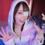 『人妻』 ドSの厨二病エロ配信者にドマゾ体質を見抜かれライブ配信調教レズビアン 本田瞳 天然美月 【FANZA】